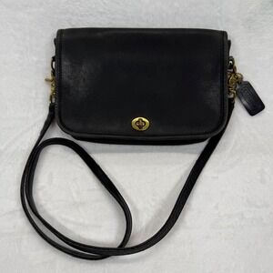 Coach Crossbody Bag Black‎ Leather Turnlock Closure Vintage Small Purse